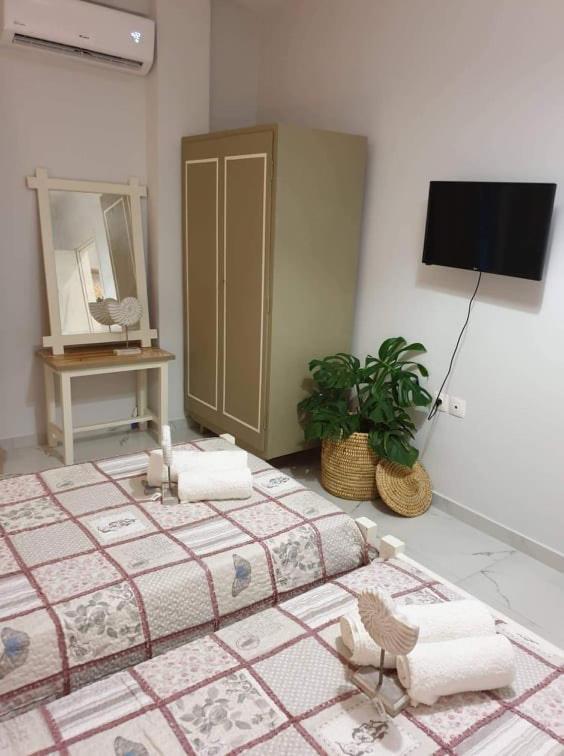 Eytyhias Yard Apartments In Poros Poros Town Luaran gambar